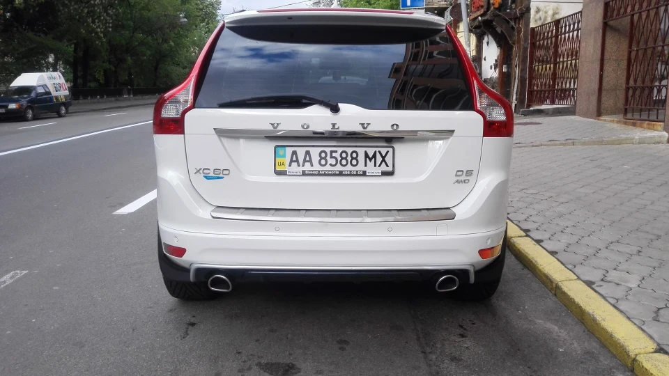 Volvo XC60 R-DESIGN 3