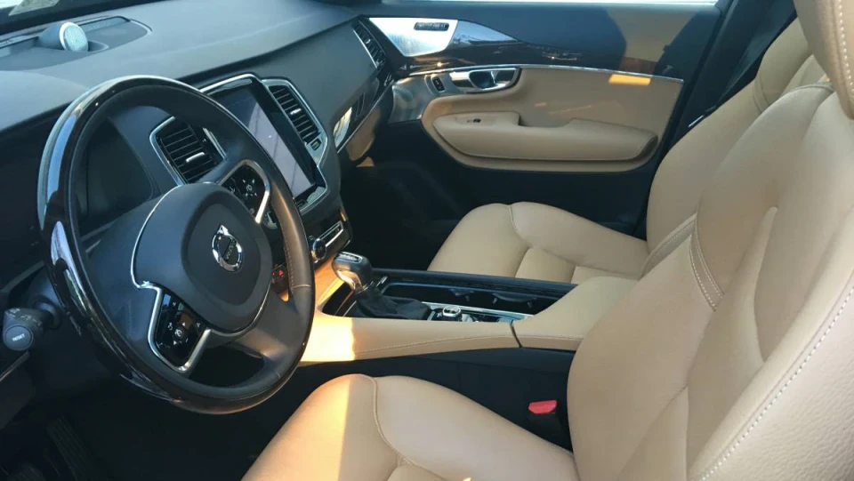 Volvo XC90 AWD Momentum 2