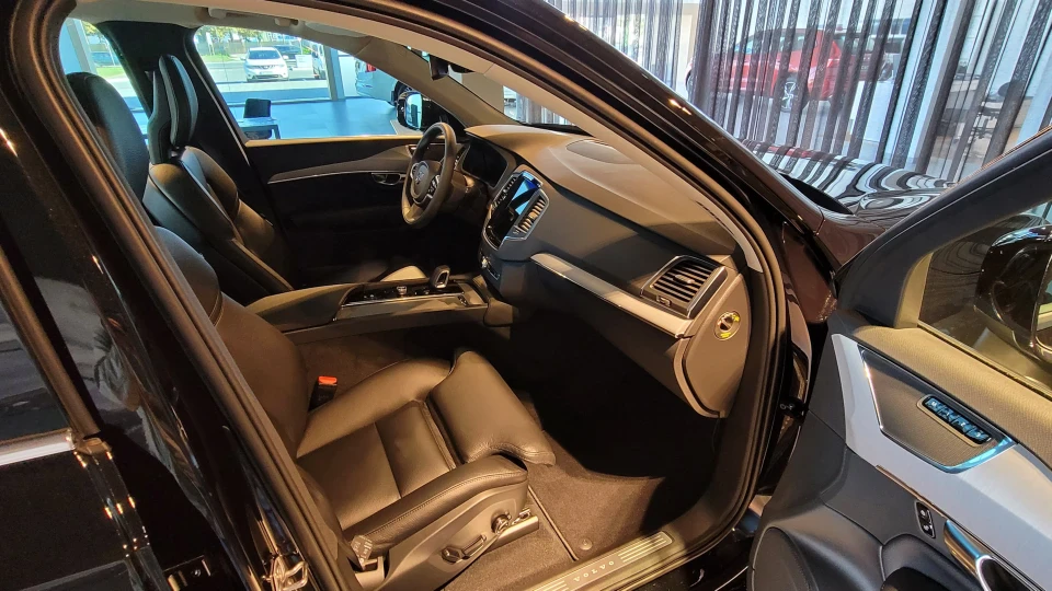 Volvo XC90 B5 Чорний драккар 4
