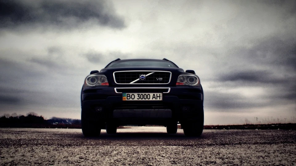 Volvo XC90 'Нахабний V8'