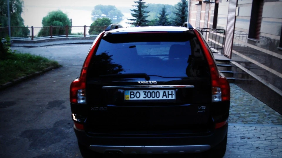 Volvo XC90 'Нахабний V8' 4