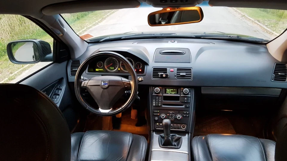 Volvo XC90 ТРАХТОРЕЦЬ 2