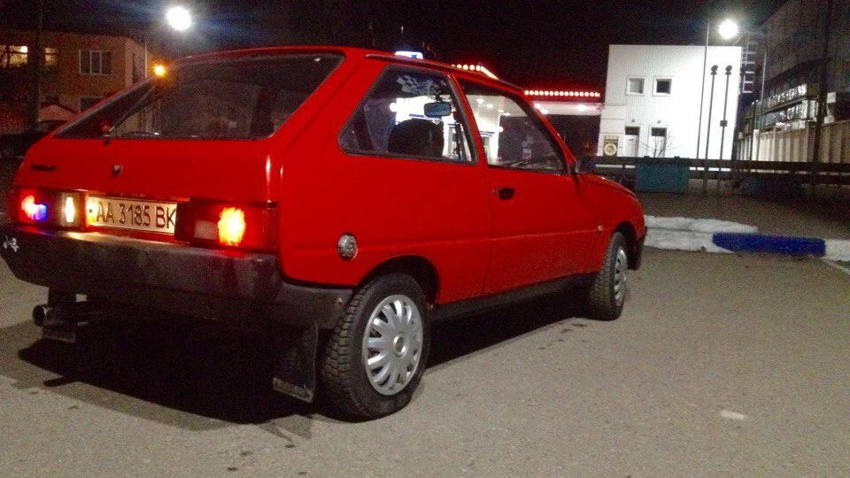 ЗАЗ 1102 Червона