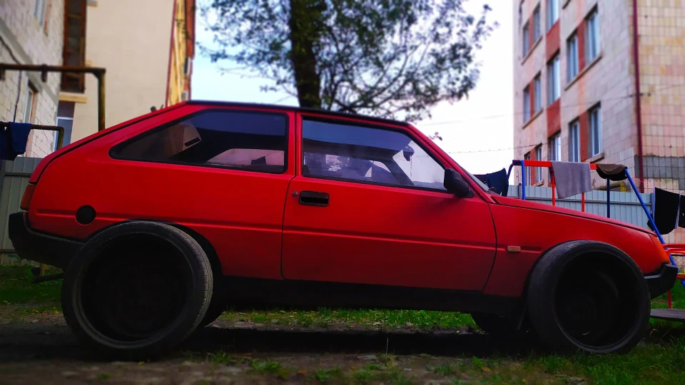 ЗАЗ 1102 Червоний стиляга
