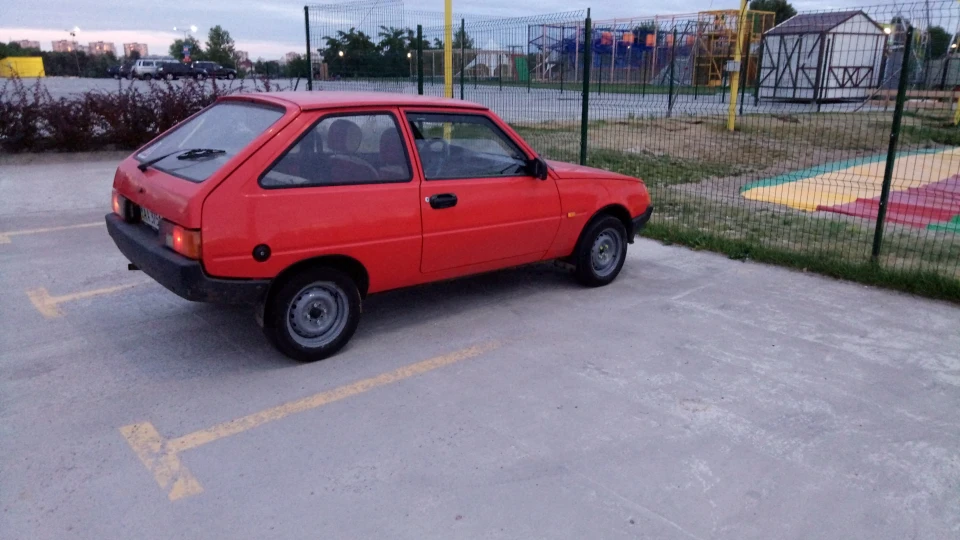 ЗАЗ 1102 ЧЕРВОНИЙ 4