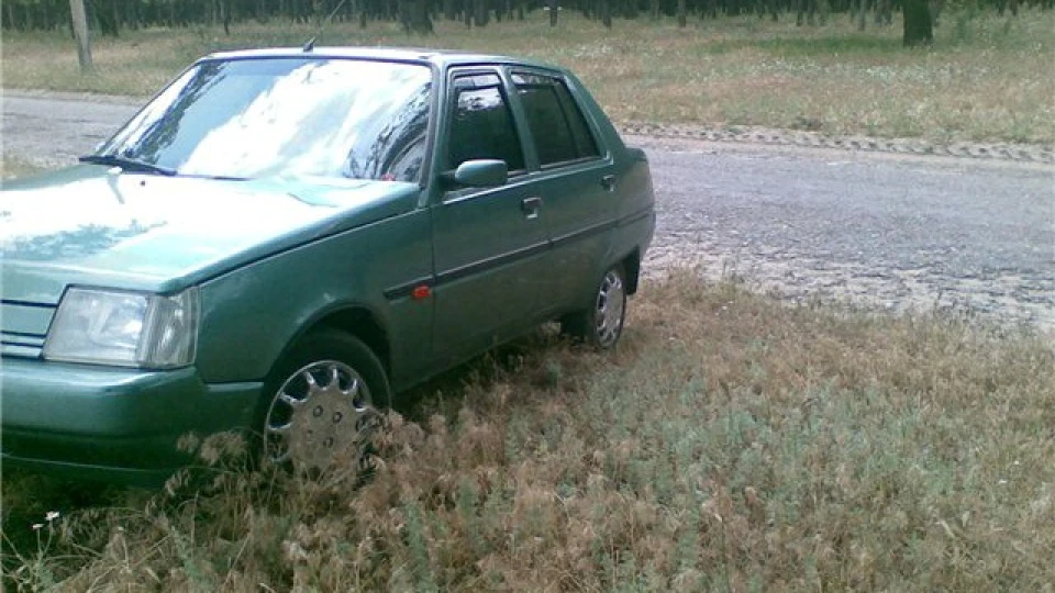 ЗАЗ 1102 Таврон 1.2 i Luxuri ) 2