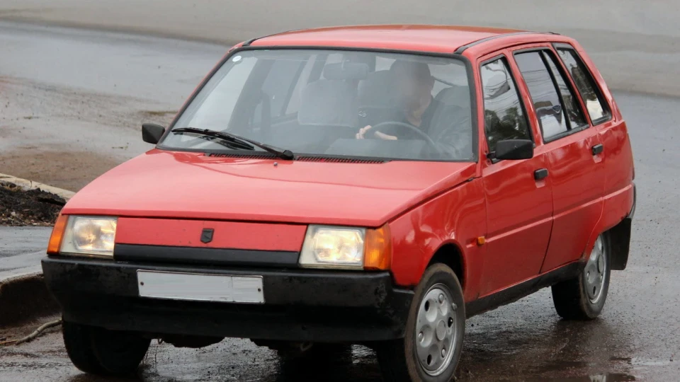 ЗАЗ 1105 Красний LEDY IN RED. 2