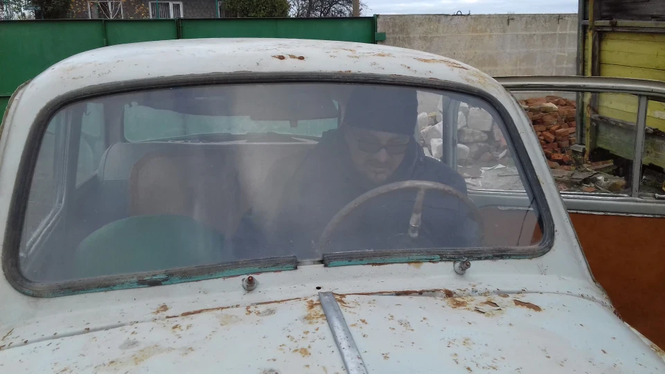 ЗАЗ 965 має бути оливковим. 2