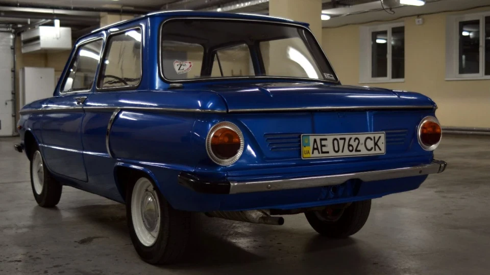 ЗАЗ 966 Яскраво-синій боєць 3