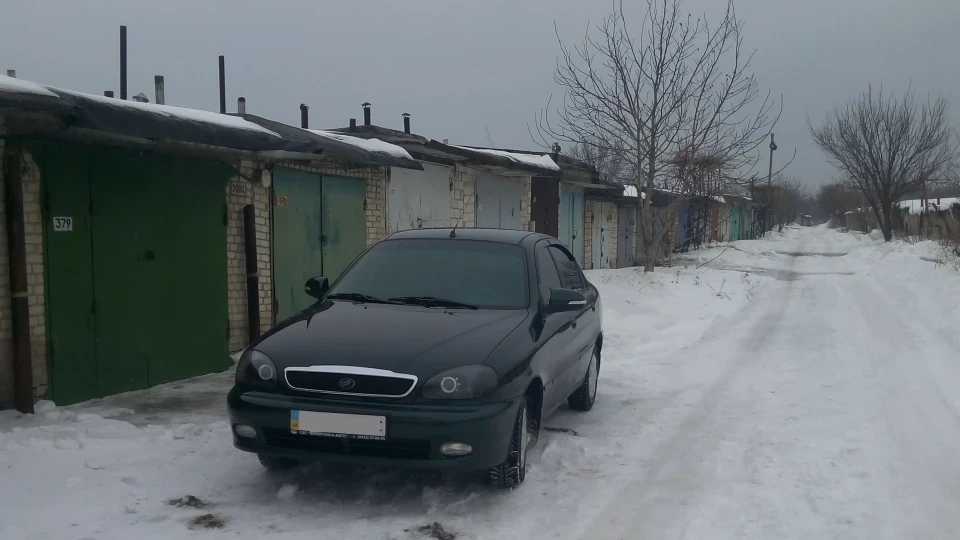 ЗАЗ Sens Зелена пляма