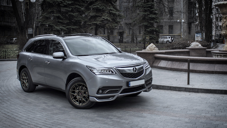Acura MDX vs Japan racing JR18 3