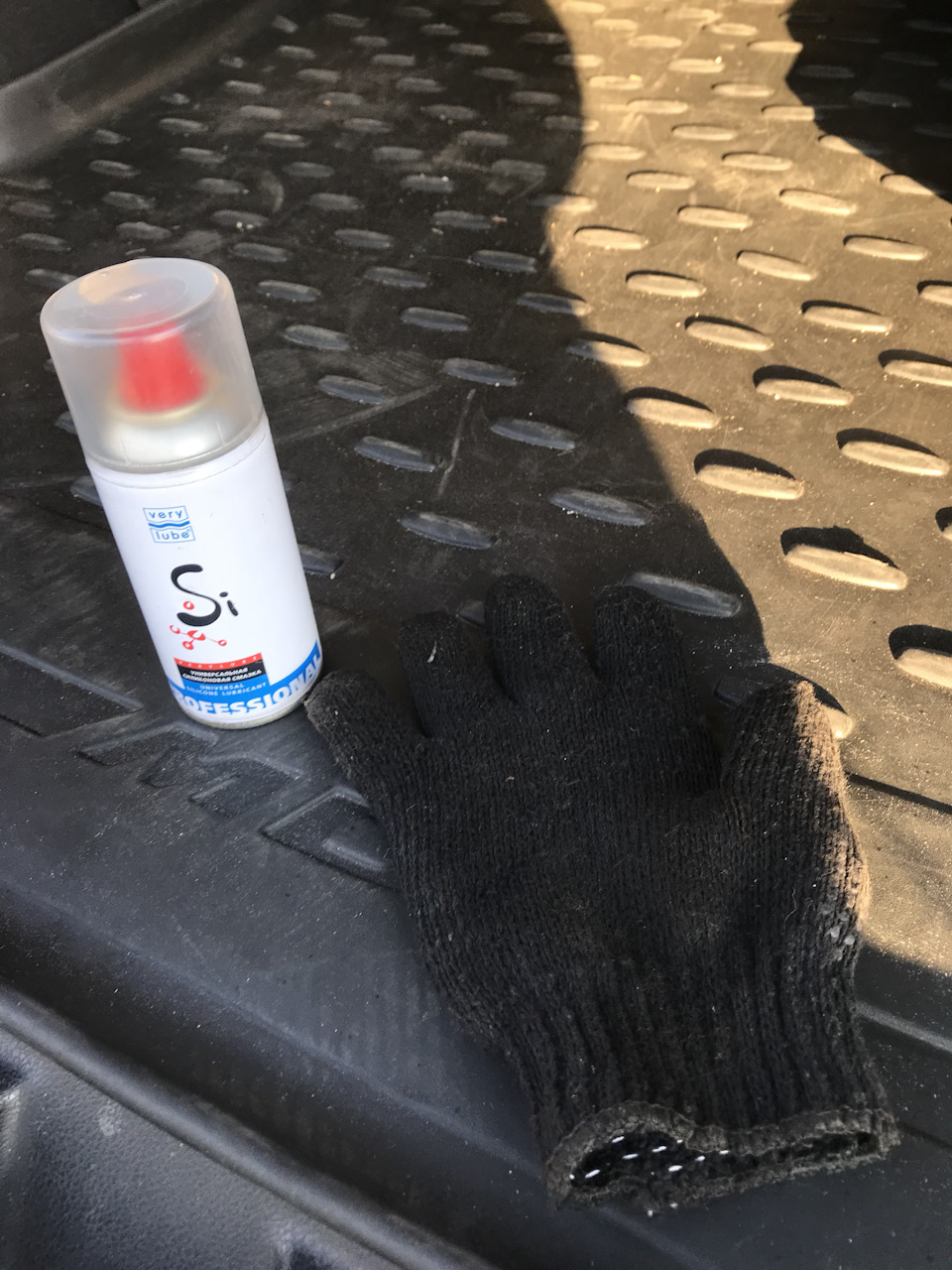 Прибираємо сторонні звуки в салоні 4