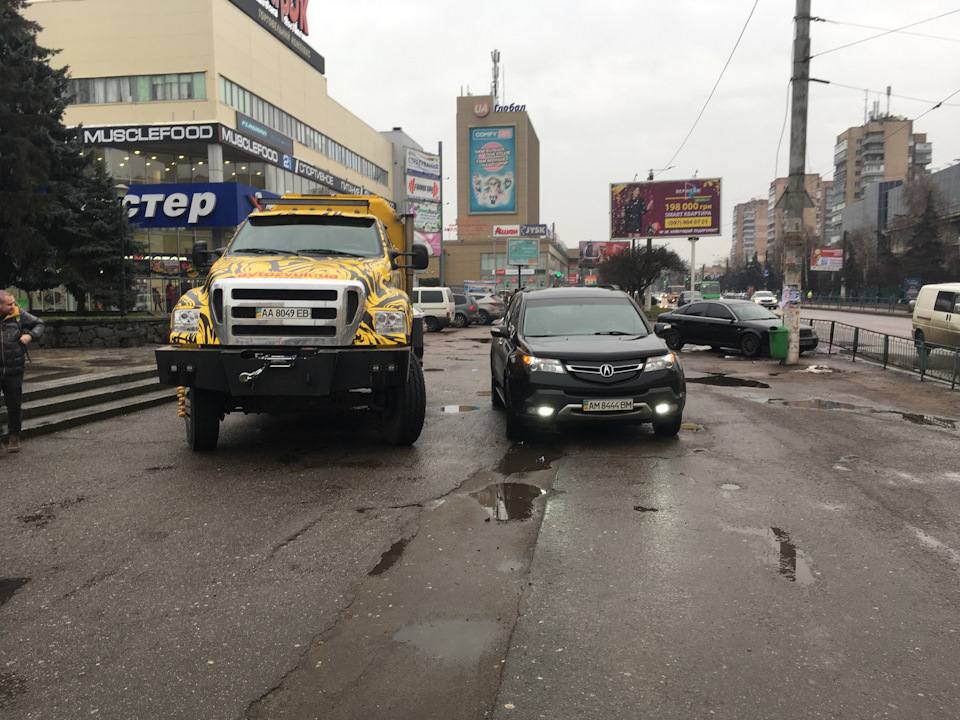FORD F650 vs ACURA MDX 4