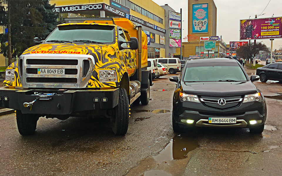 FORD F650 vs ACURA MDX 3