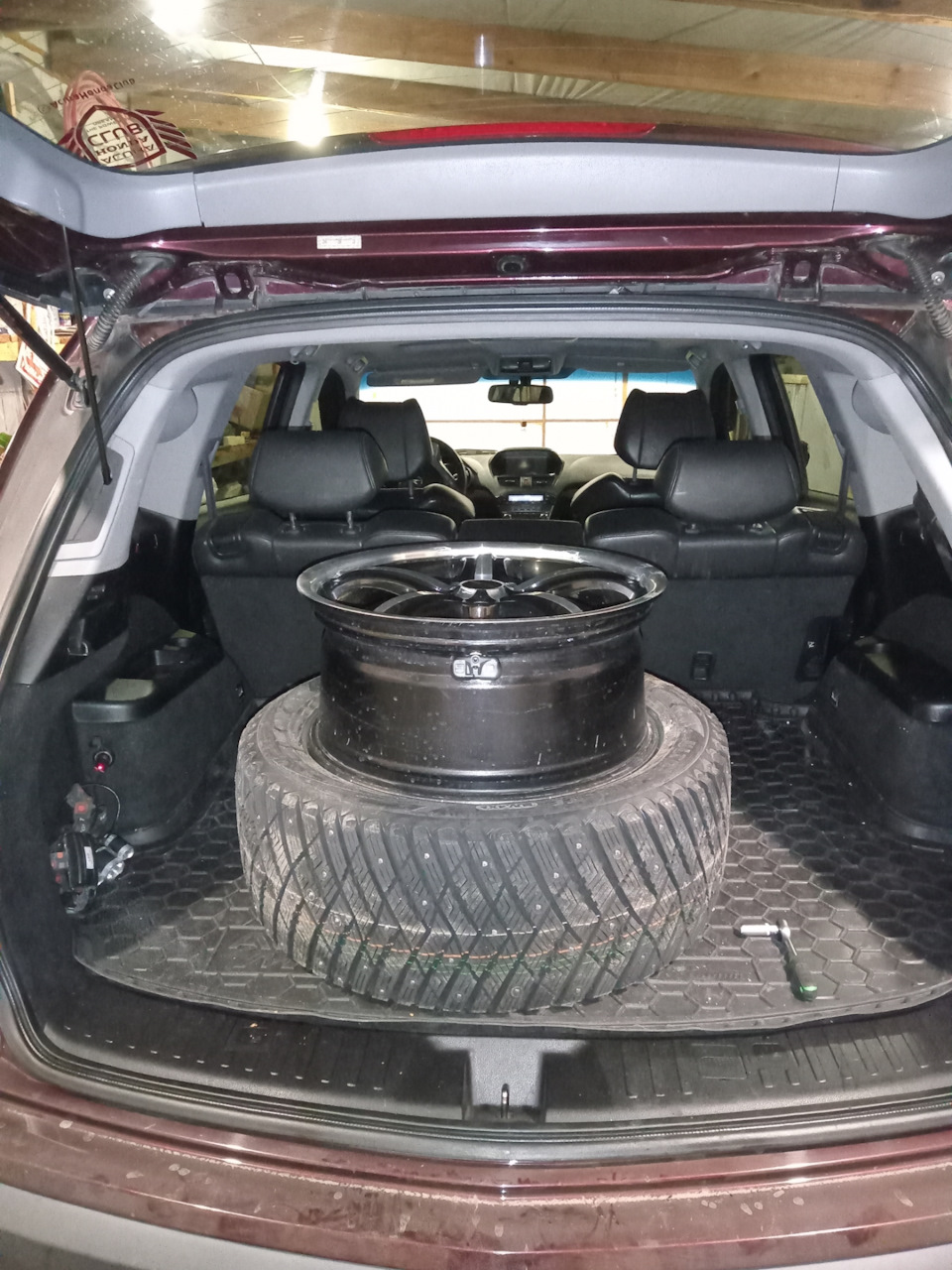 Прийшли зимові черевики, Goodyear UltraGrip Ice Arctic SUV 255/50 R19 111T XL FP (шип) 4