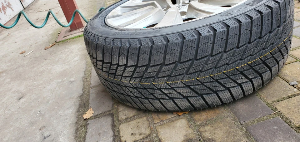 Зимові шини ROADSTONE