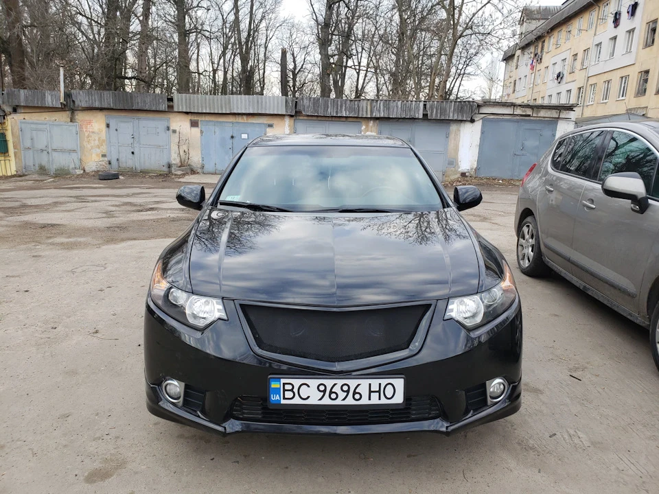 Грати радіатора для рестайлінгової Honda Accord VIII
