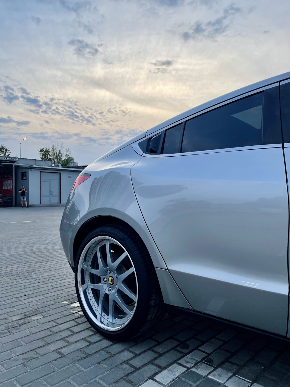 Фото з новими 22 колесами на Acura ZDX 2