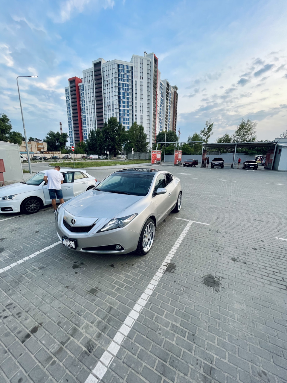 Фото з новими 22 колесами на Acura ZDX 3