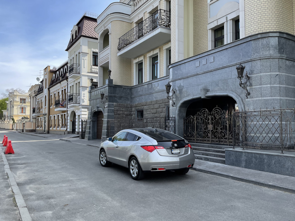 Травнева фотосесія Acura ZDX 2