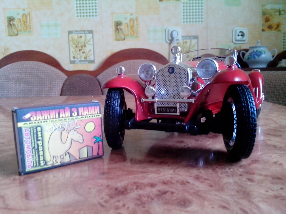 Моделька 1:18 8c Spider Touring 2300 1932 3