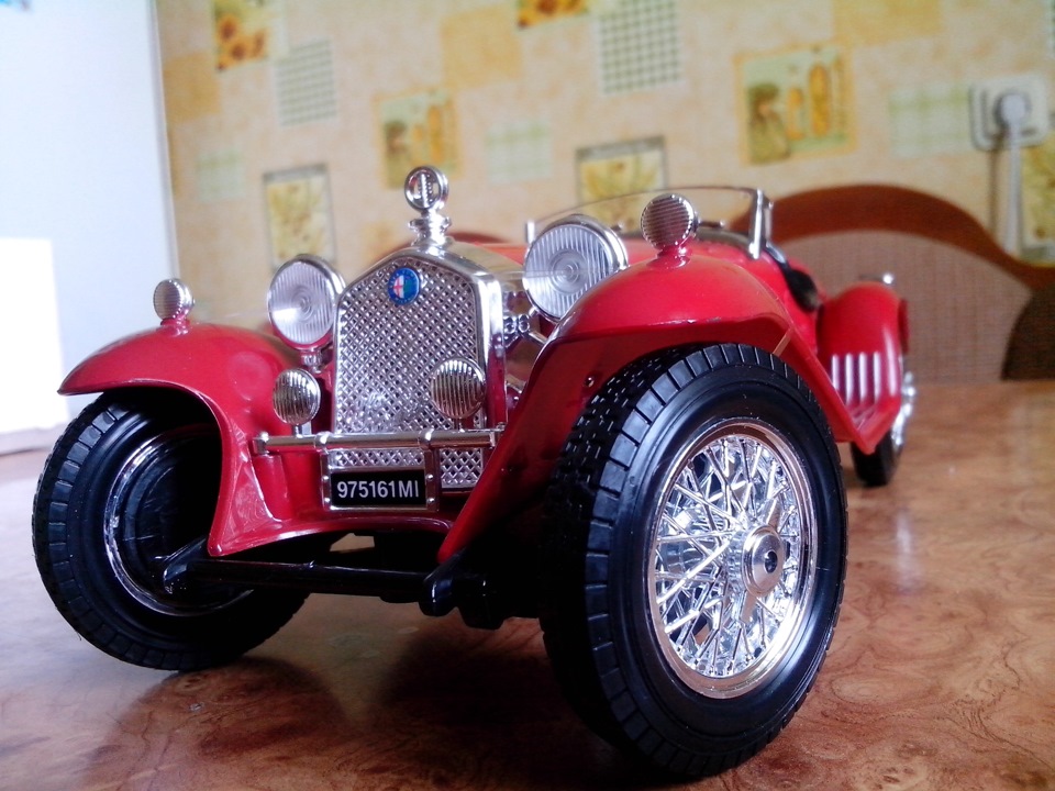 Моделька 1:18 8c Spider Touring 2300 1932 1