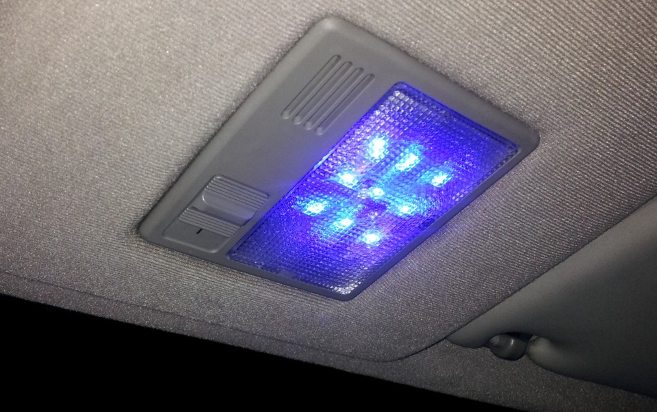LED підсвічування у плафон салону 1