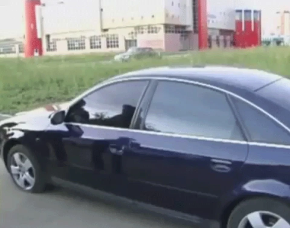 Сховався від ДПС у багажнику Audi))