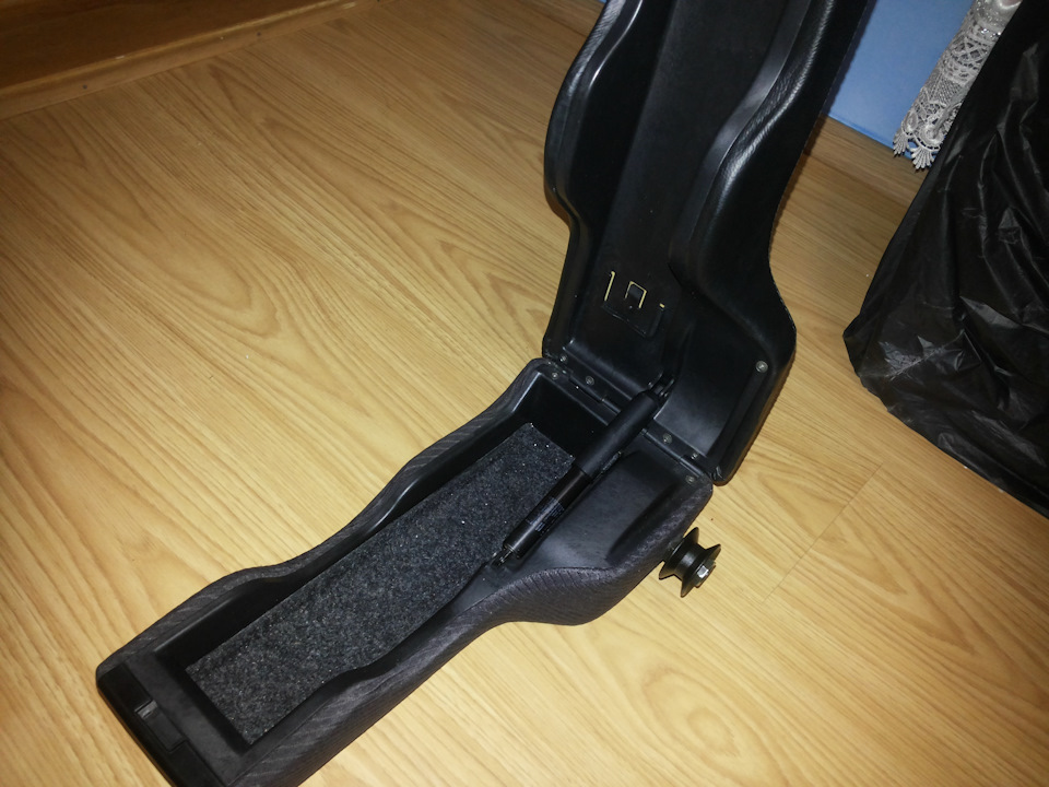 Підлокітник Audi A6 C4 3