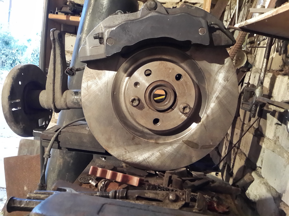 Гальма 1.4: Супорт Brembo 6 pot на перед 100 а6 с4 2