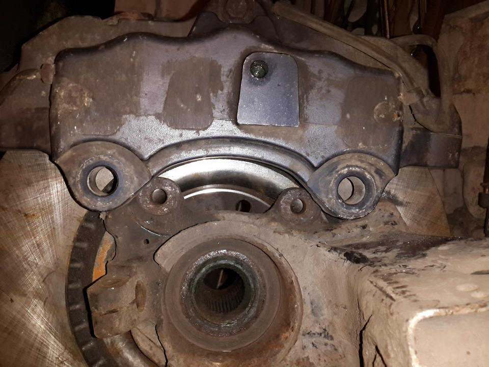 Гальма 1.4: Супорт Brembo 6 pot на перед 100 а6 с4 4