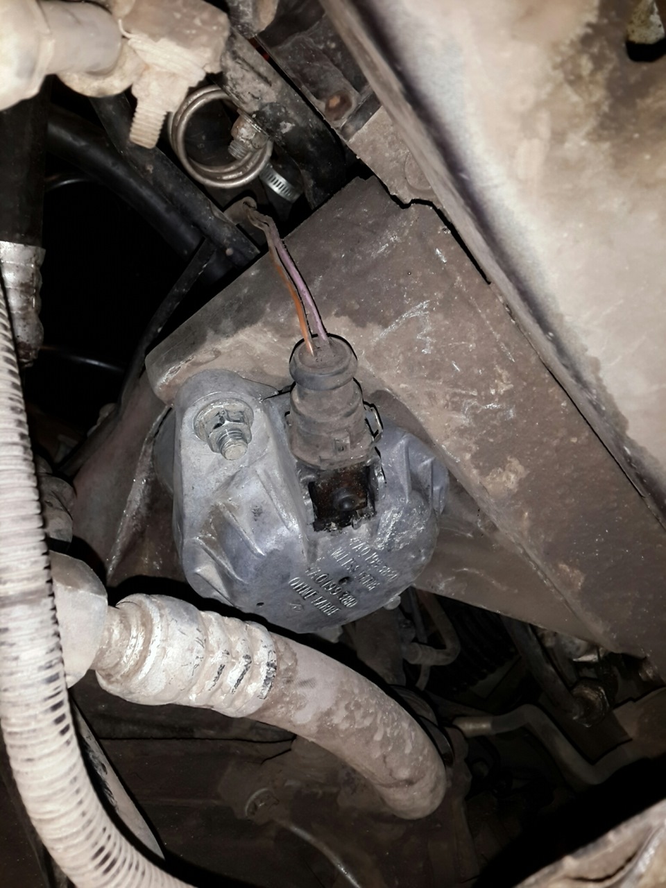 Заміна лівої подушки на 2.5 tdi 4
