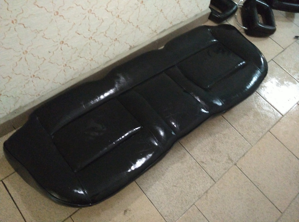 Audi V8 задний ряд сидений 3