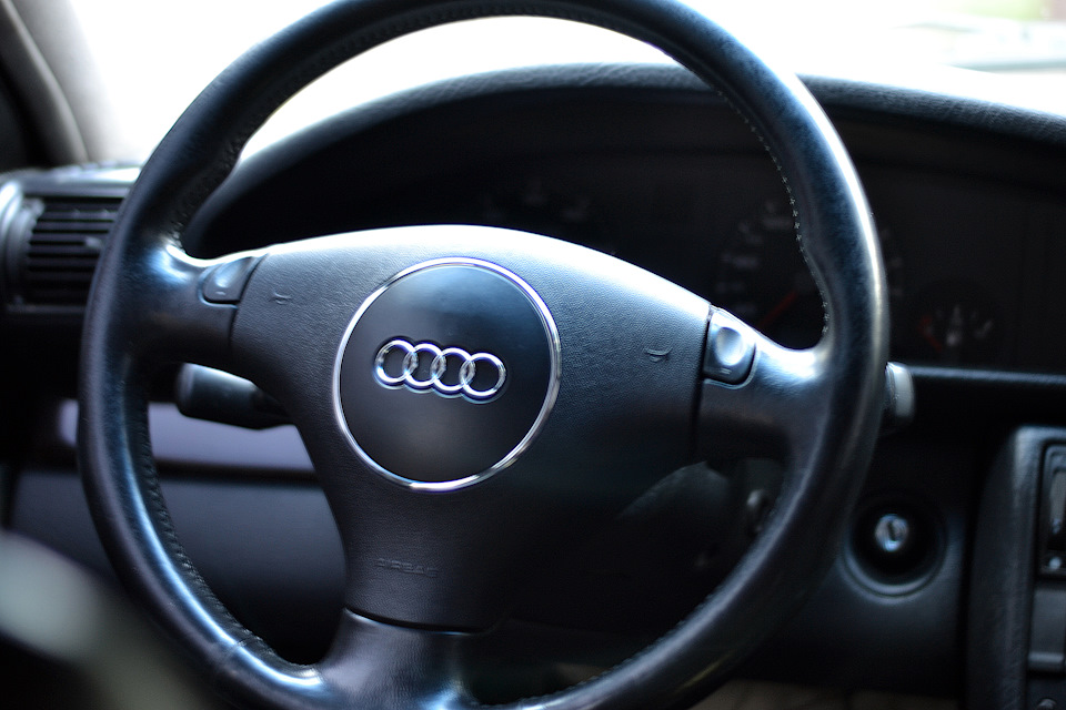 Фото салону, а точніше керма від Audi A6 C5 до Audi 100 C4 2
