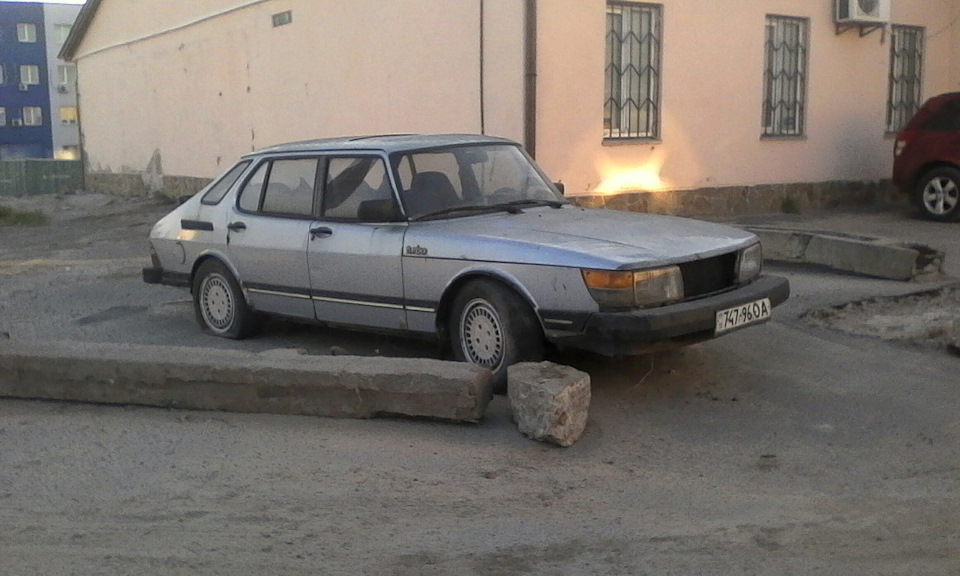 Ось така брошка на ЗАВОДІ РАДИКАЛ 1
