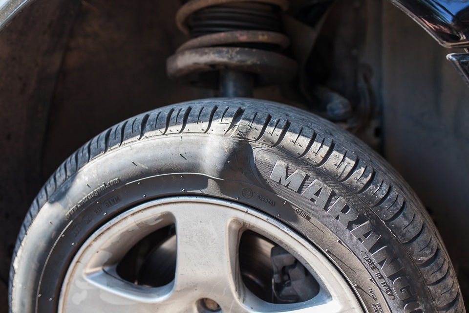 Шини спереду: 215/60R15 Semperit Top-Speed ​​2 1