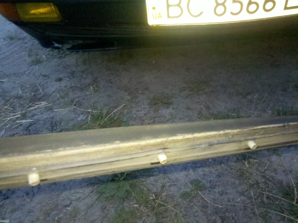 заміна ущільнювача капота на Audi 200 3