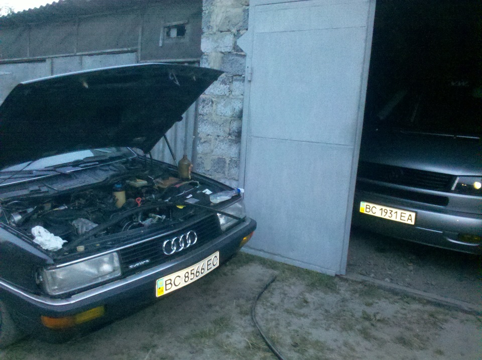 заміна ущільнювача капота на Audi 200 5