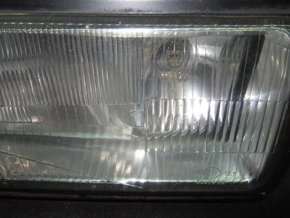 Продам праву фару Audi 200 4