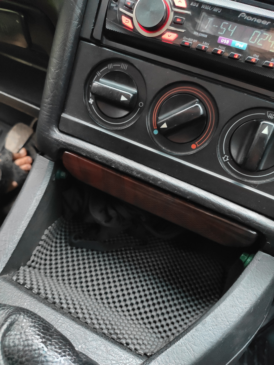 Встановлення попільнички з деревом на Audi 80 b3 2