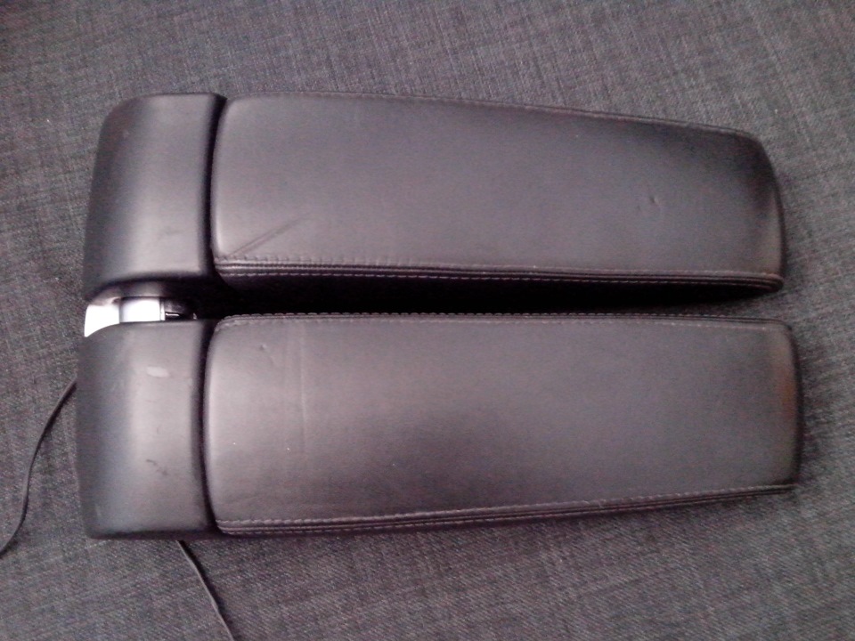 Підлокітник Audi A8 D2(rest) в Audi 80 B3 2