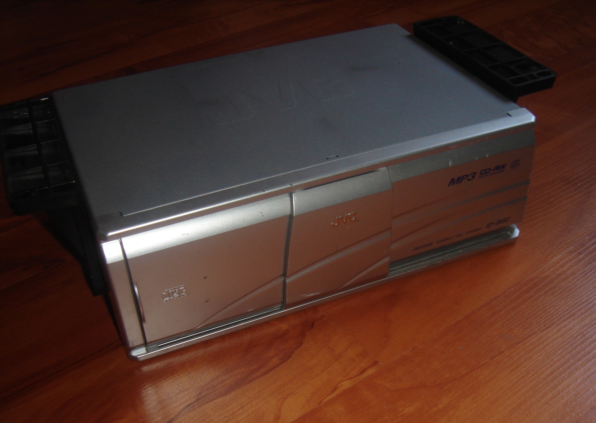 JVC MP3 12 DISC 1