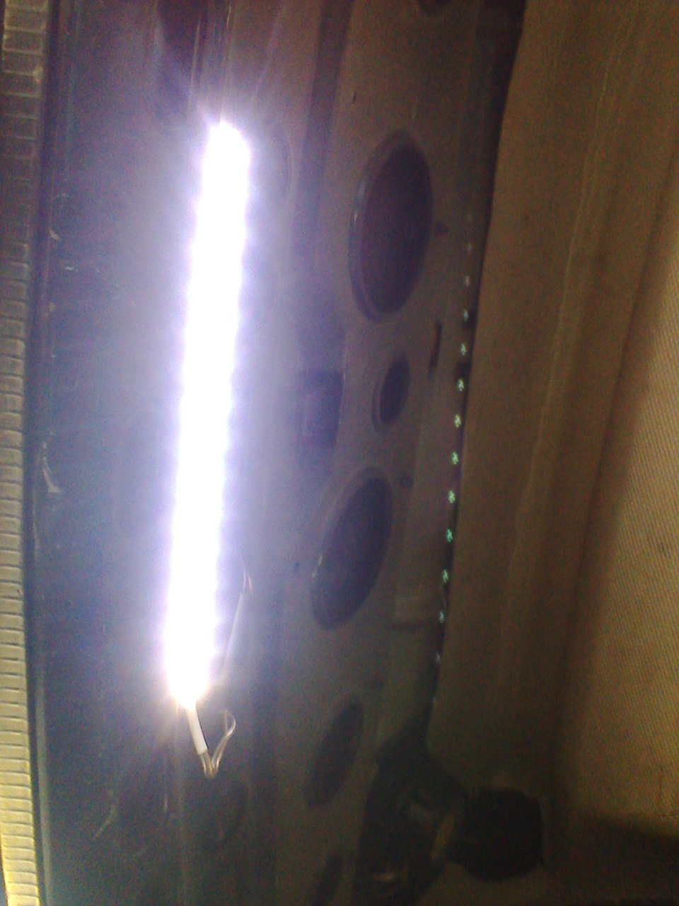 LED на 15 діодів у багажник 1