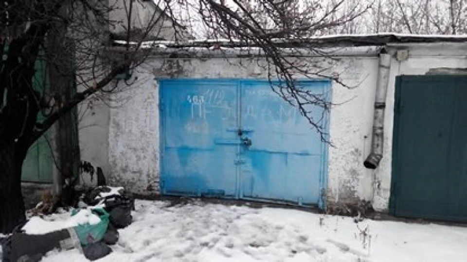в країні все погано, а ми вирішили витратити гроші з батьком на матеріал і поміняли дах на гаражі