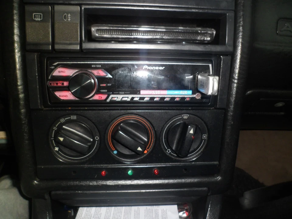 Pioneer MVH-150UB