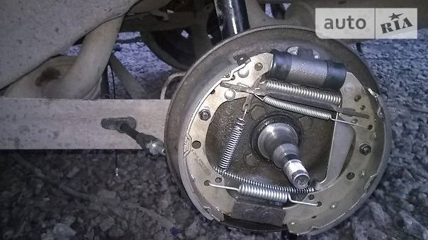 Замінив гальмівні барабани, колодки, циліндри, троси ручника! 1
