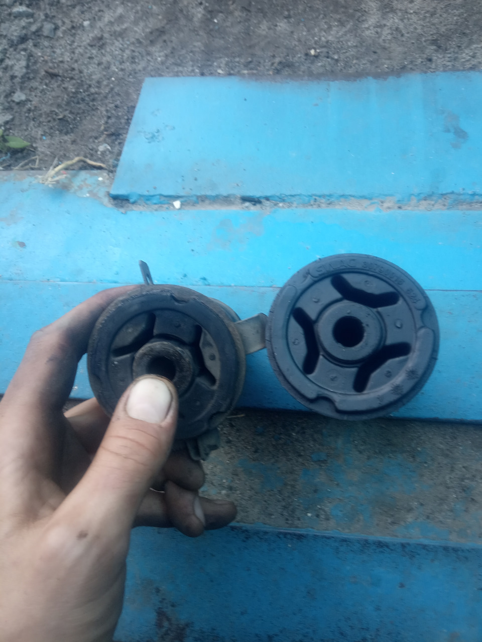 Сайлентблок задньої балки 1