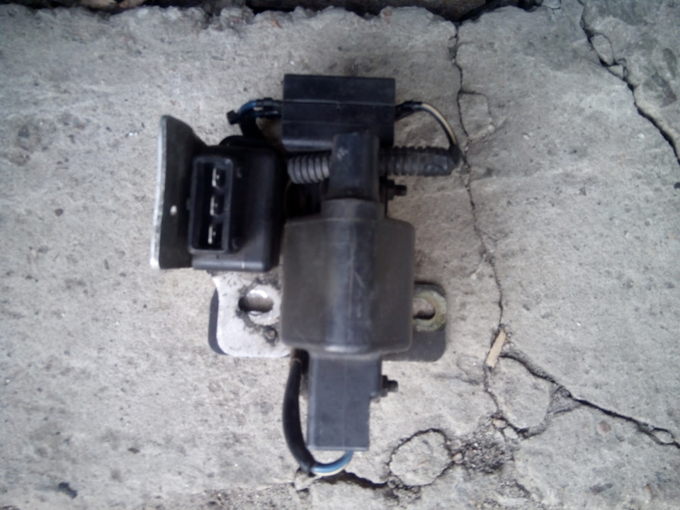 Котушка з електронним комутатором AUDI V8 в B3 1