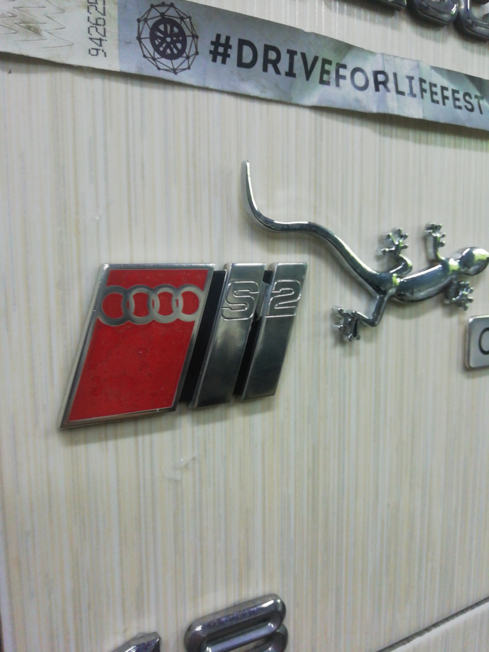 Шильдик s2 2