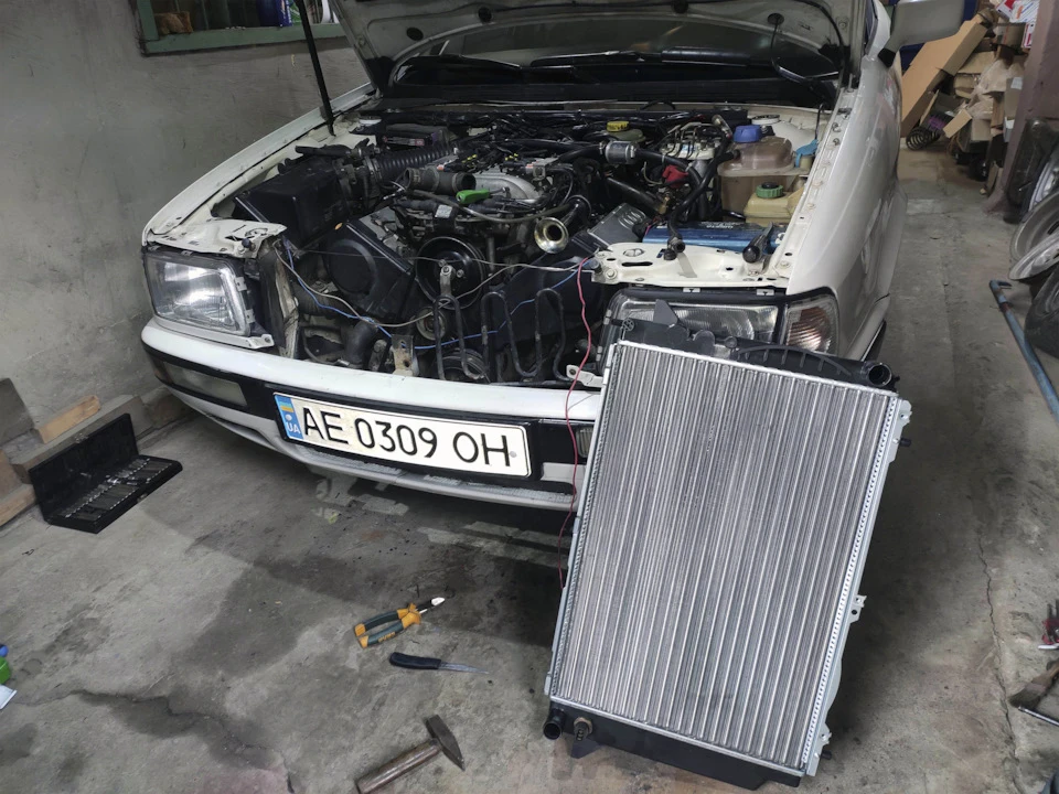 Заміна ГРМ Audi 80 V6, радіатор основний